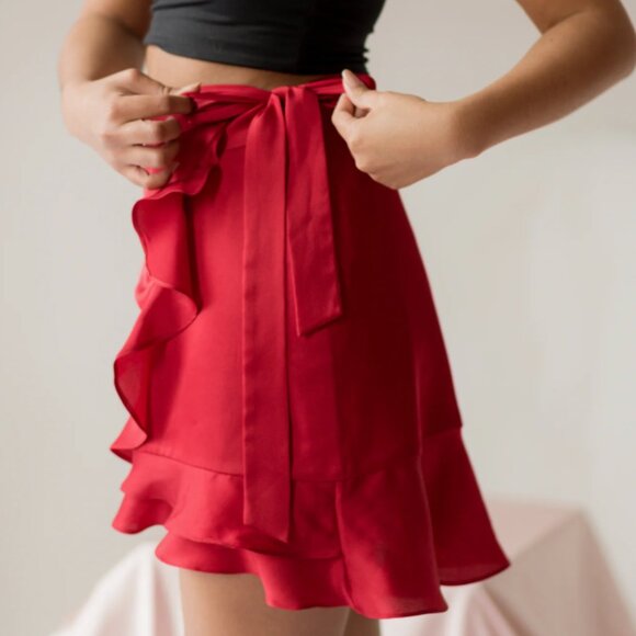 Gathna | Sensuality - Red satin wrap skirt with ruffles |  XS - Picture 2 of 4